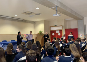  Toni Francés y Alberto Belda responden preguntas del alumnado de Sant Roc sobre Smart City