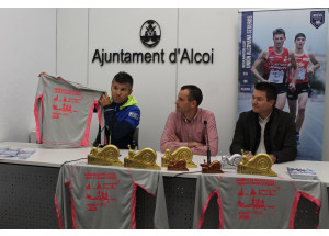 Presentada la samarreta i els trofeus de la Mitja Marató Alcoi Unión Alcoyana Seguros