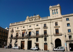 L'Ajuntament d'Alcoi amplia les ajudes socials fins als 800.000 euros